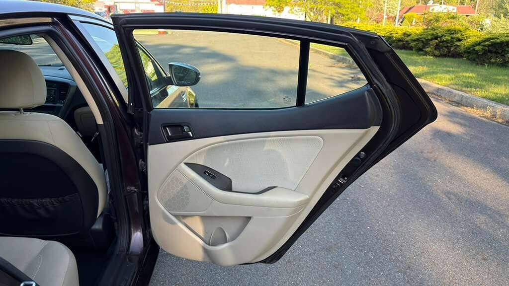 Used 2012 Kia Optima LX FWD image 23