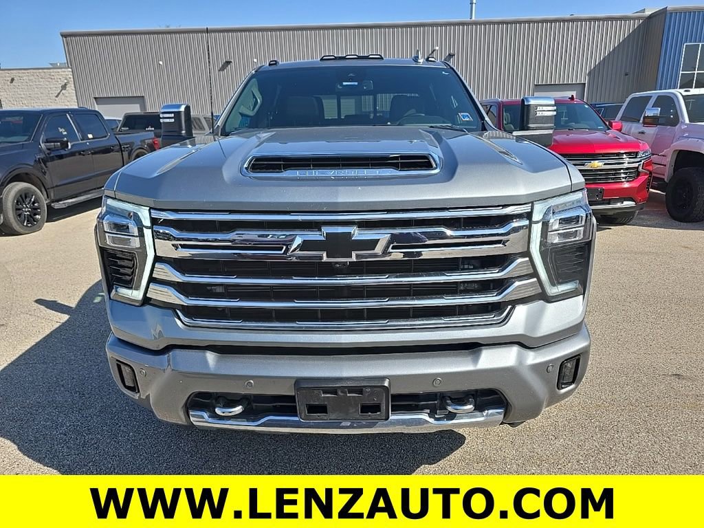 Used 2024 Chevrolet Silverado 2500 High Country AWD/4WD image 2