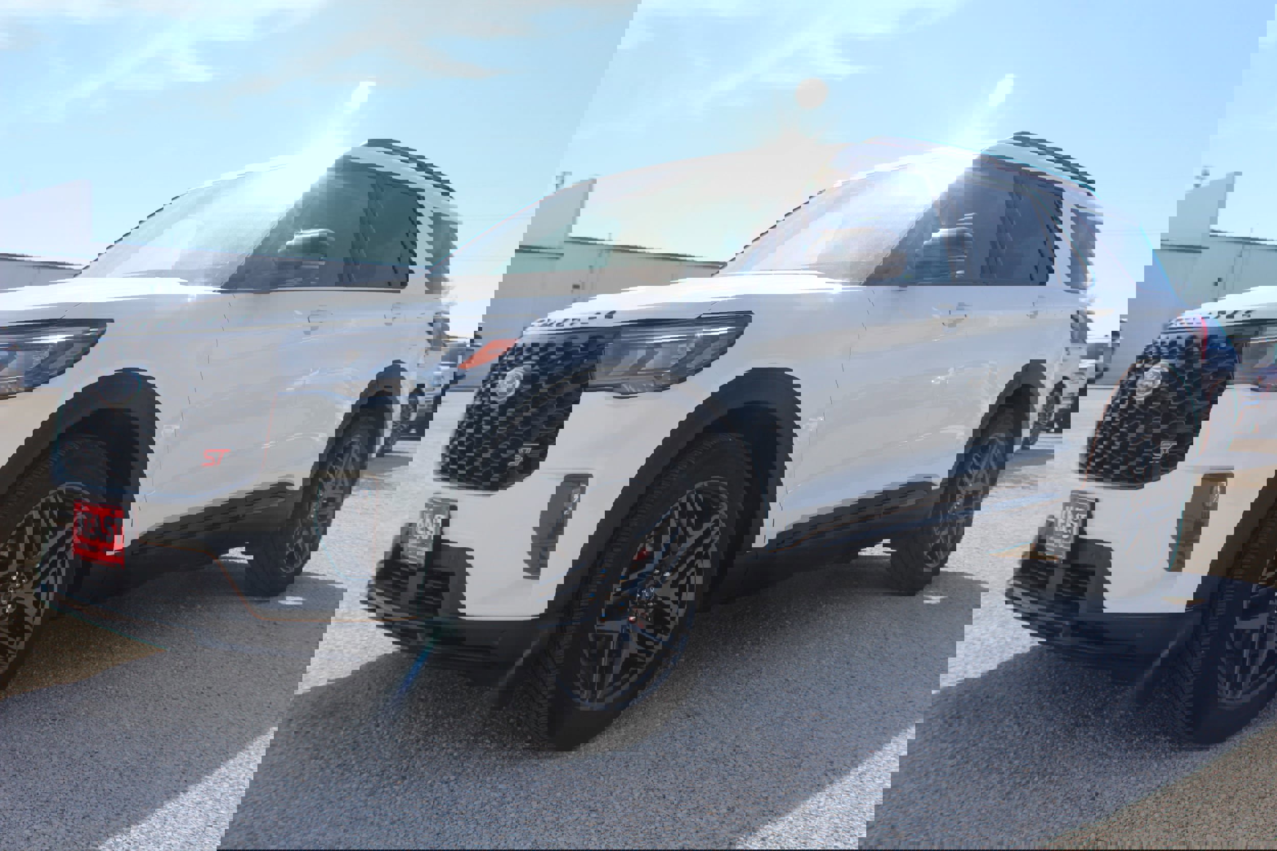 Used 2025 Ford Explorer ST image 1