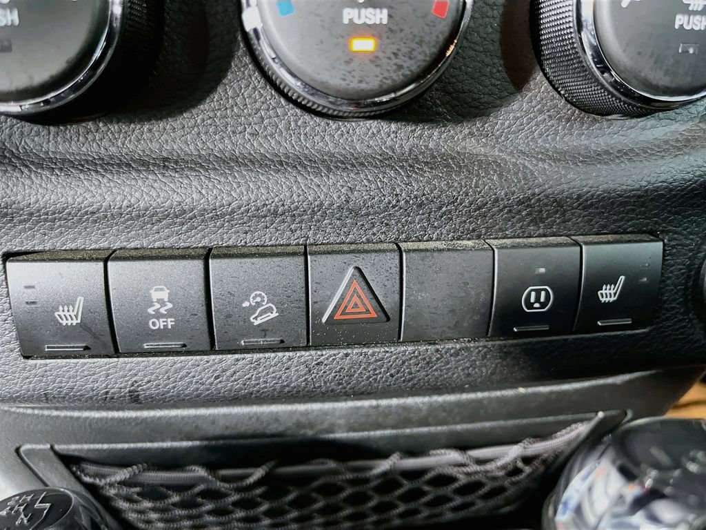 Used 2017 Jeep Wrangler Unlimited Sahara AWD/4WD image 21