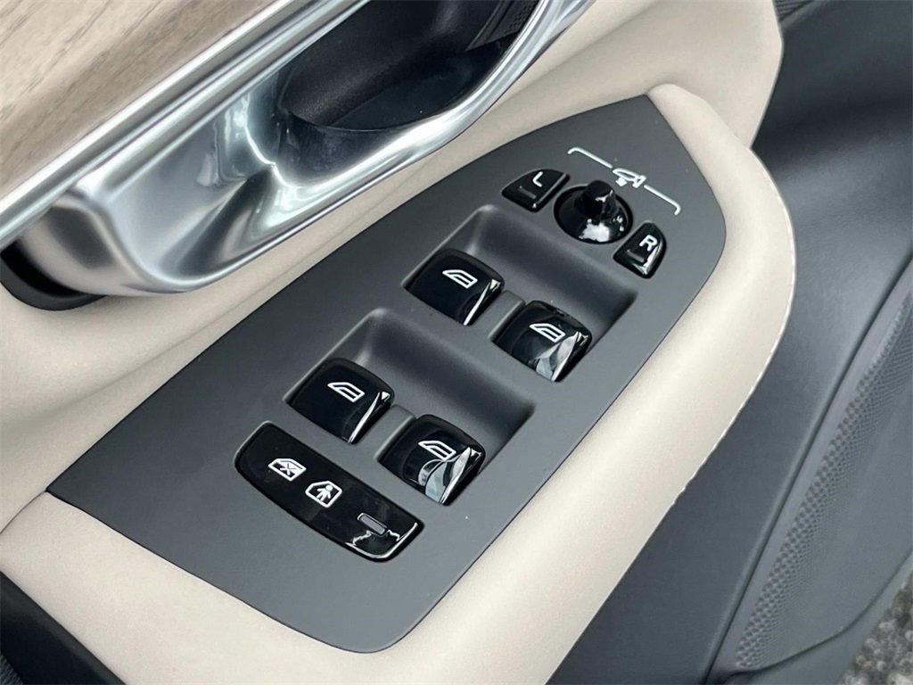 New 2026 Volvo XC90 B6 Ultra image 21