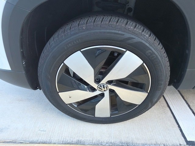 Used 2025 Volkswagen Taos S image 11