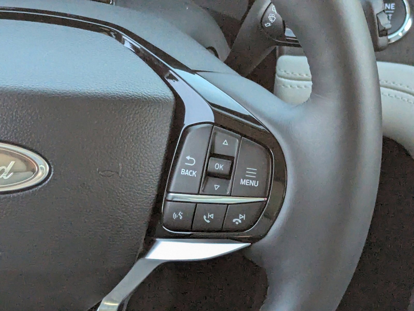 Used 2025 Ford Explorer Platinum w/ Ultimate Package image 21