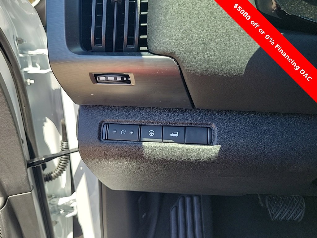 New 2025 Nissan Pathfinder SL w/ SL Premium Package image 21