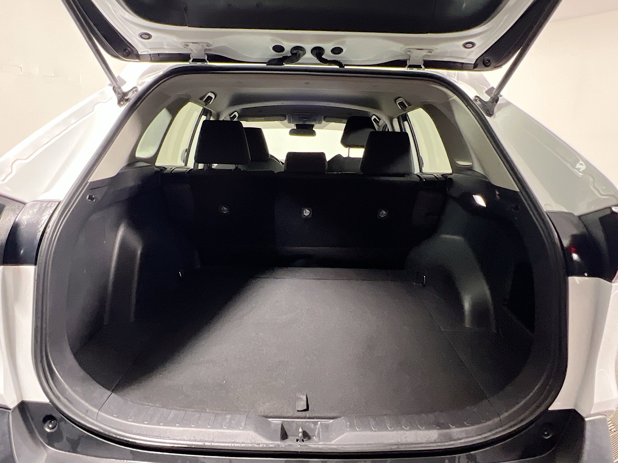 Used 2024 Toyota RAV4 LE FWD image 33