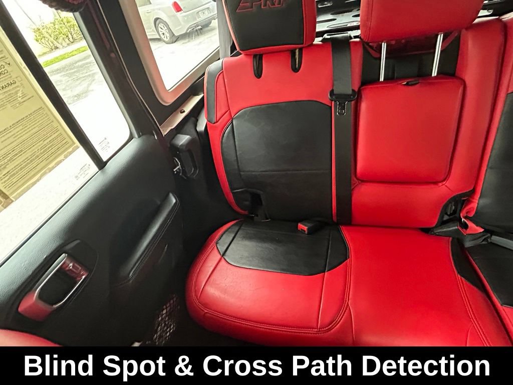 Used 2018 Jeep Wrangler Unlimited Sahara AWD/4WD image 11