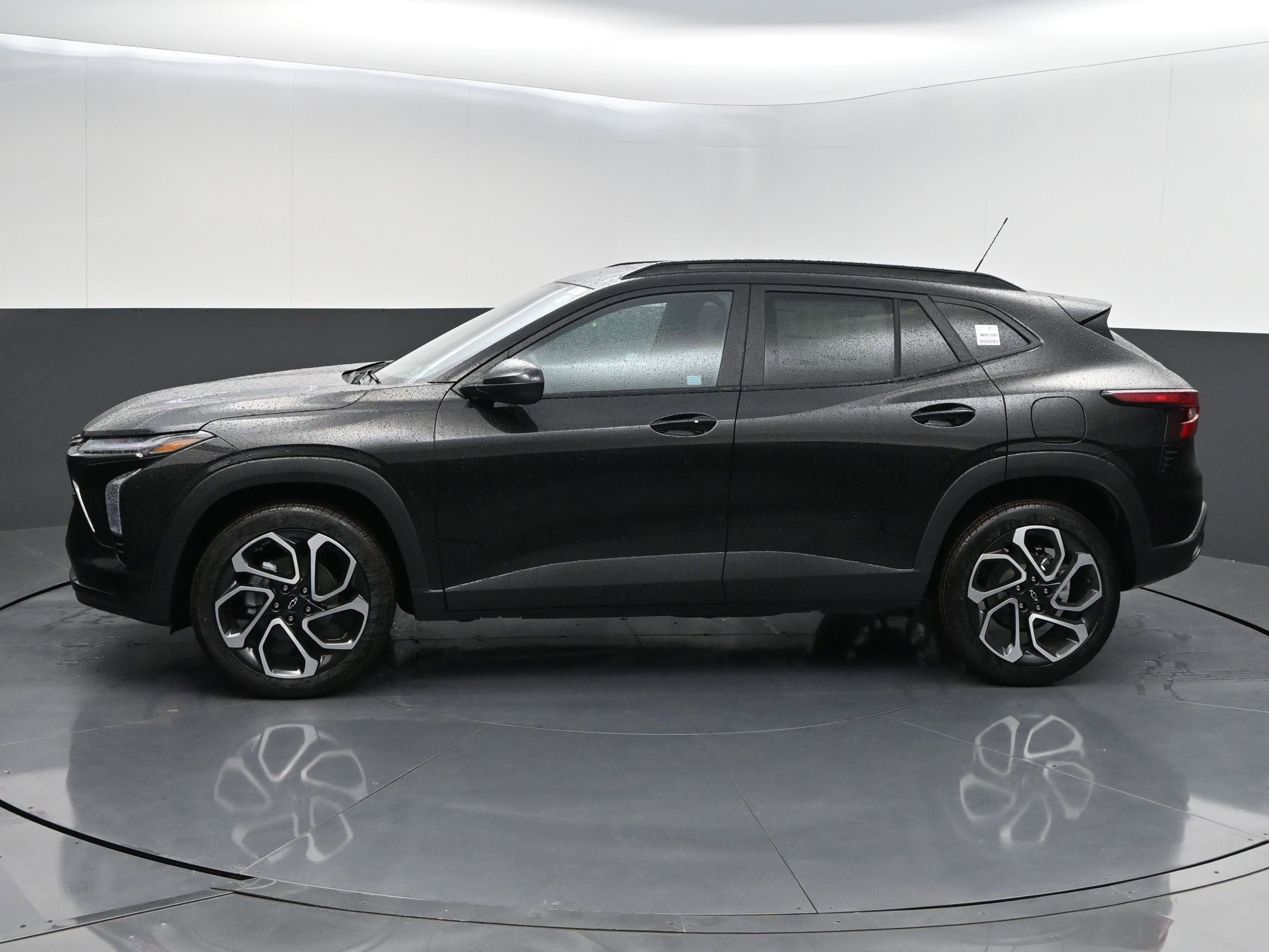 New 2026 Chevrolet Trax RS w/ Sunroof Package FWD image 4