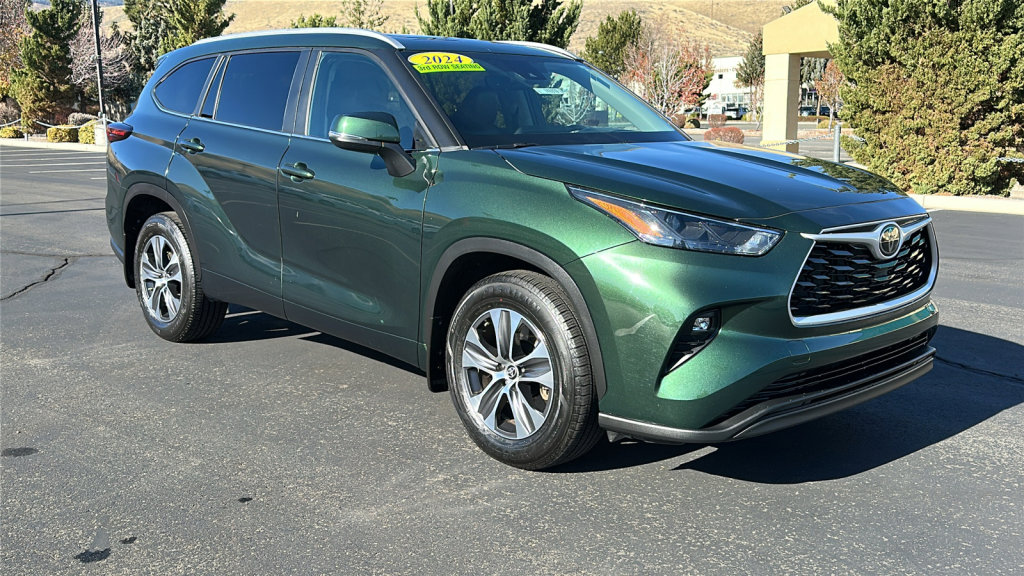 Used 2024 Toyota Highlander XLE