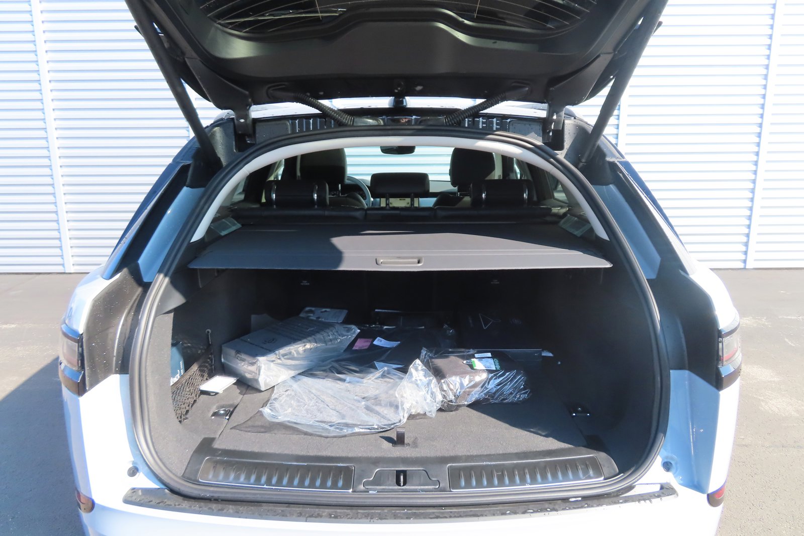 New 2025 Land Rover Range Rover Velar Dynamic SE image 23