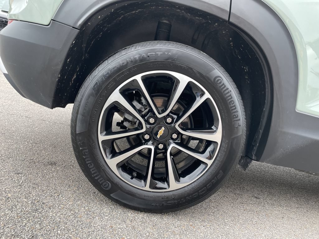 Used 2025 Chevrolet TrailBlazer LT AWD/4WD image 12