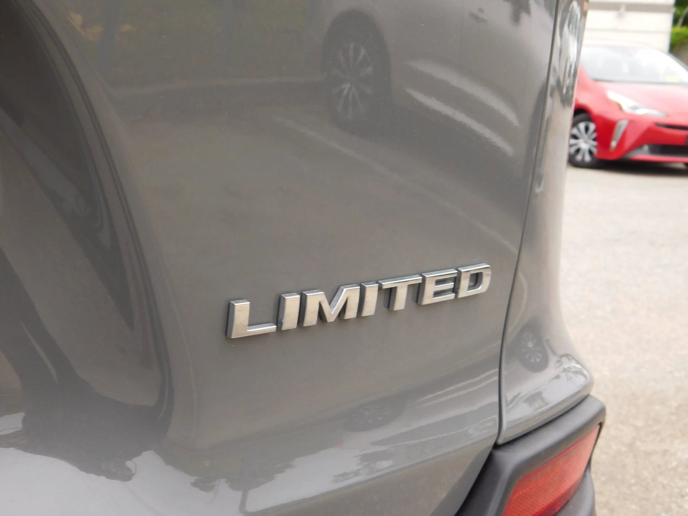 Used 2019 Jeep Cherokee Limited AWD/4WD image 6