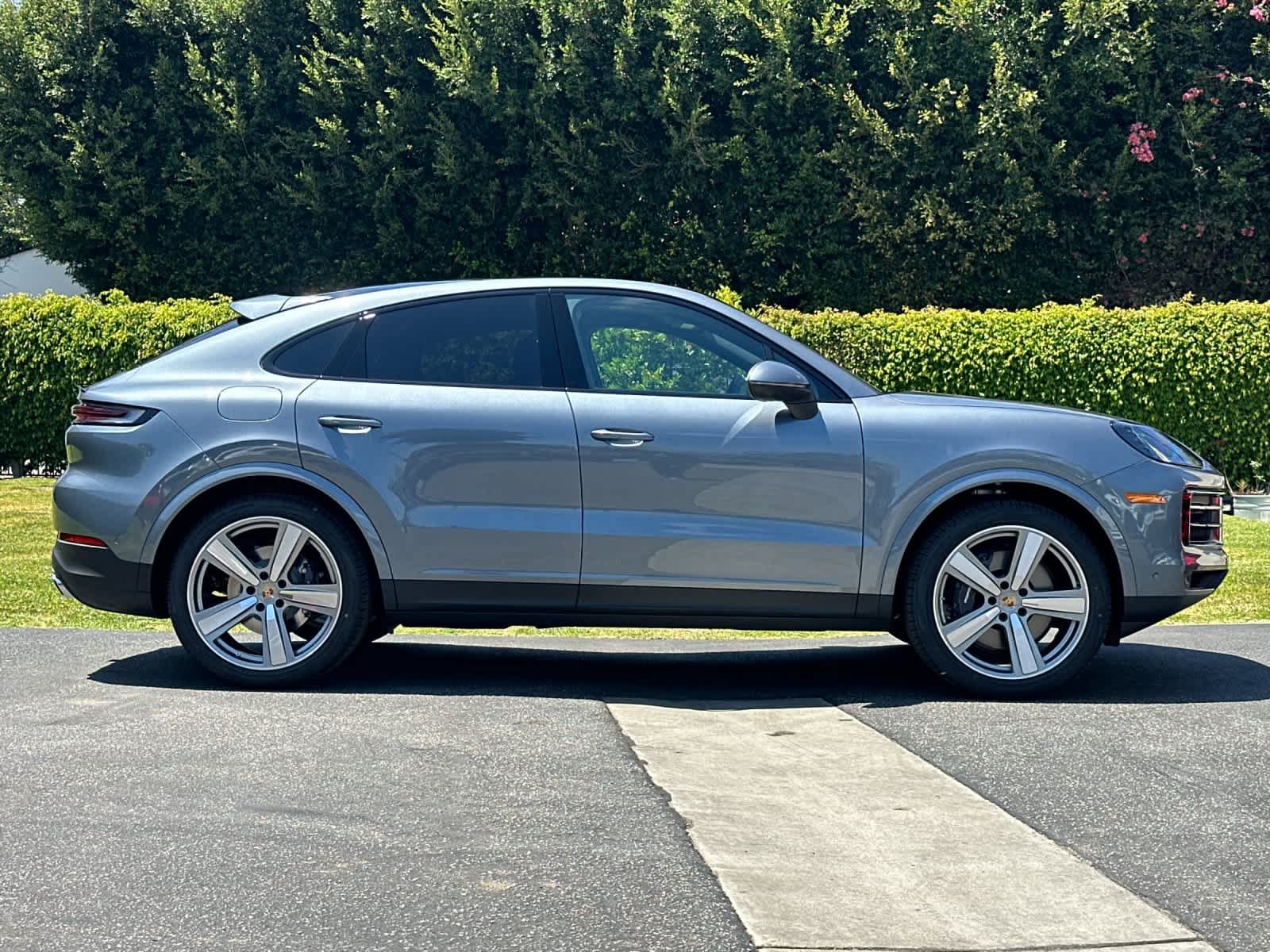 New 2026 Porsche Cayenne Coupe AWD/4WD image 9