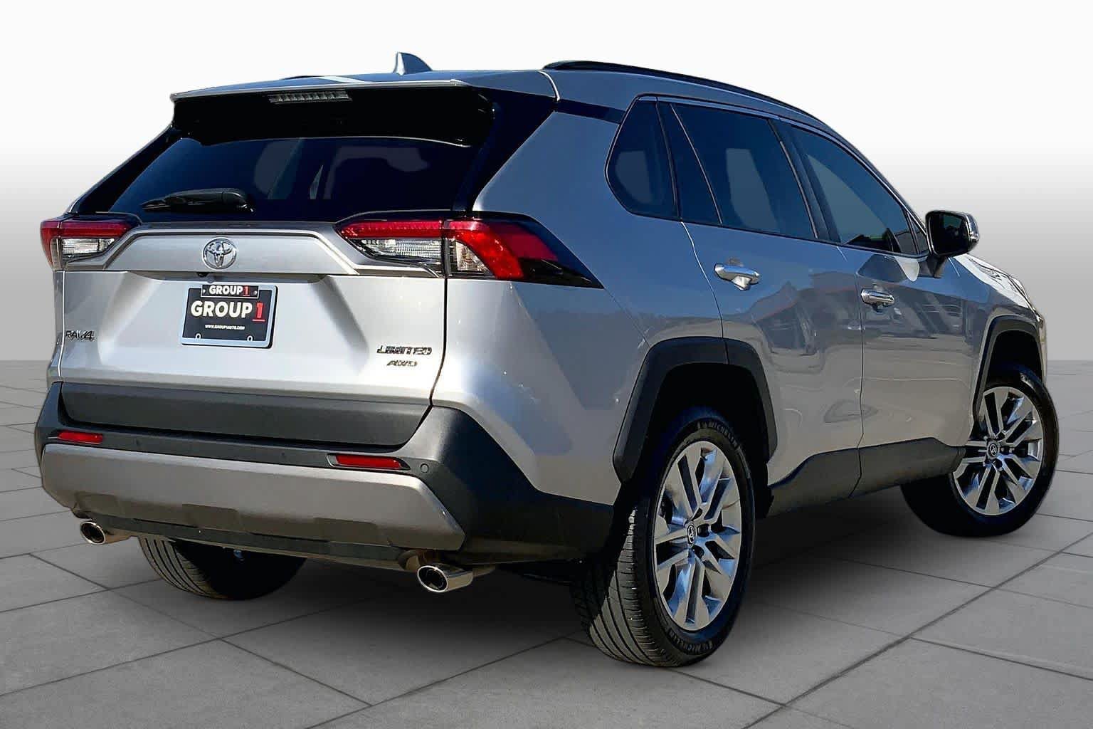 Used 2020 Toyota RAV4 Limited AWD/4WD image 13