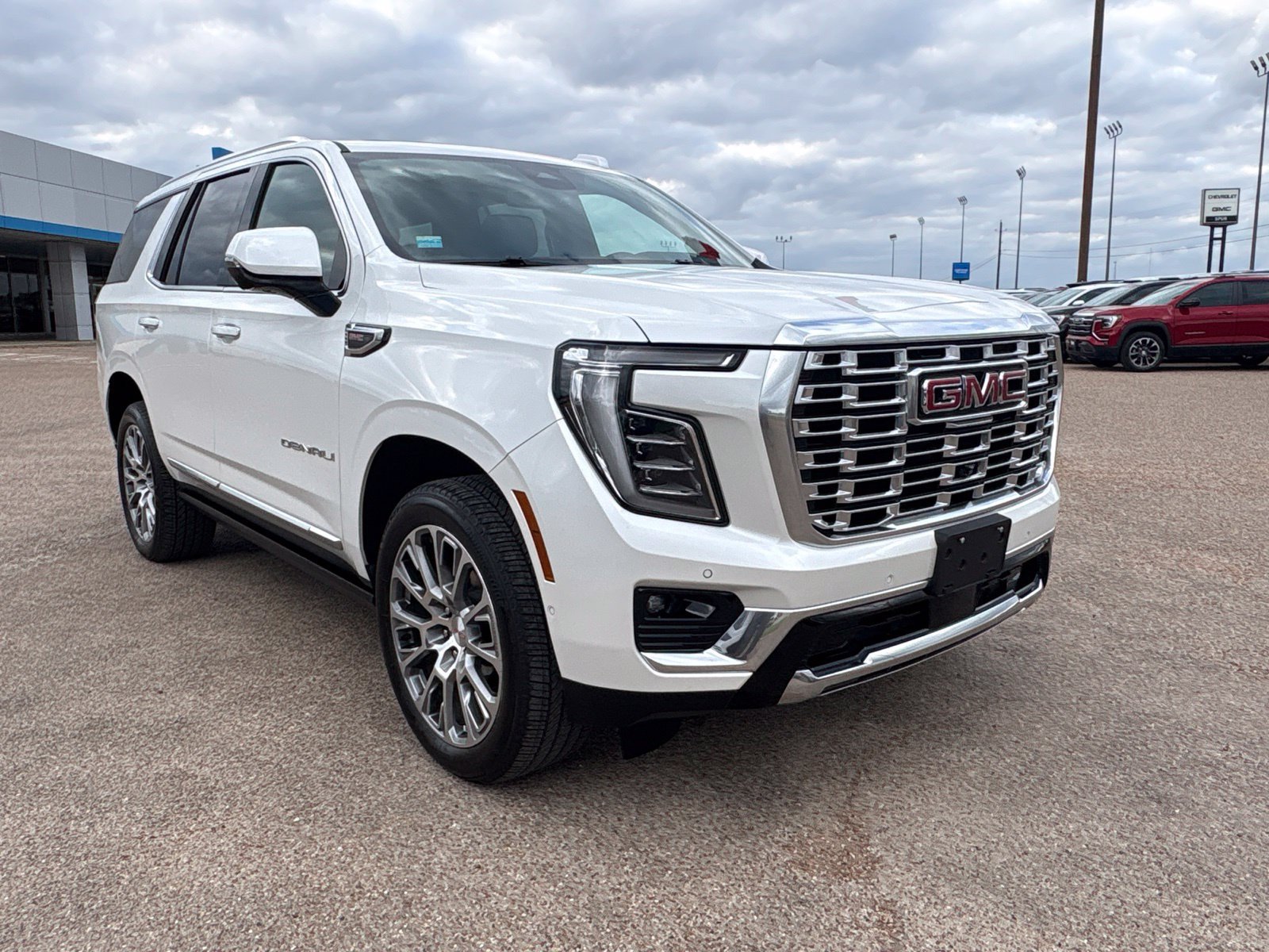 Used 2025 GMC Yukon Denali w/ Sun & Power Step Package AWD/4WD image 8