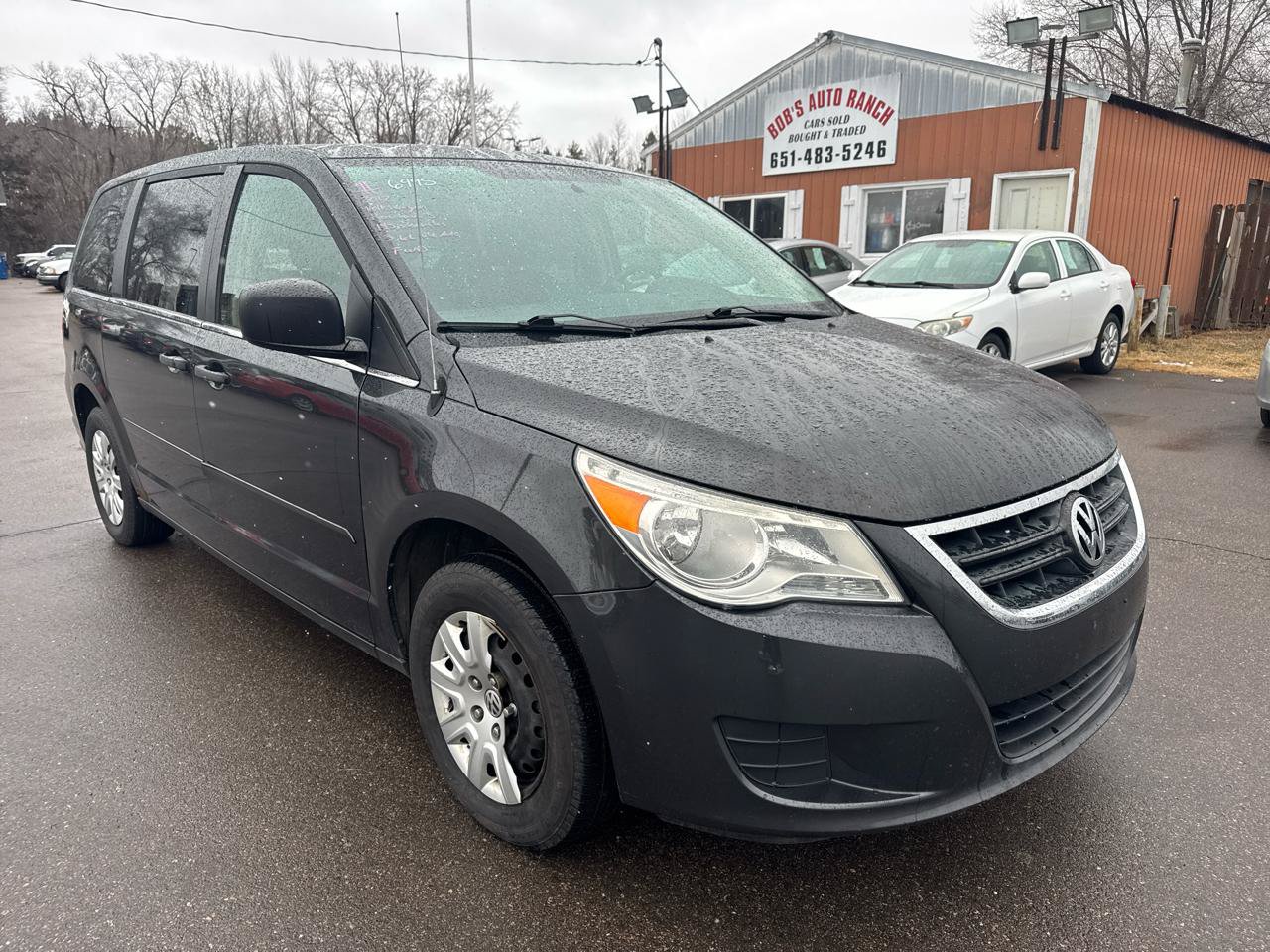 Used 2012 Volkswagen Routan S FWD image 3
