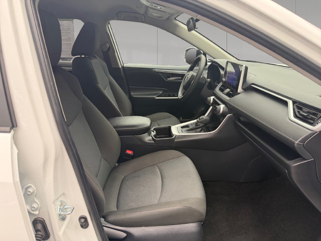Used 2025 Toyota RAV4 XLE AWD/4WD image 18