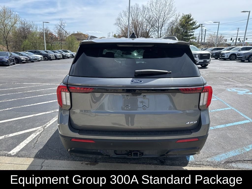 Used 2025 Ford Explorer ST-Line w/ ST-Line Street Pack AWD/4WD image 5
