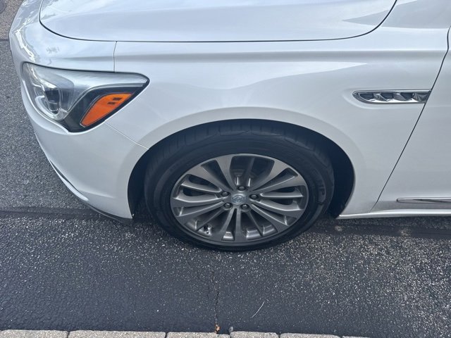 Used 2018 Buick LaCrosse Essence w/ Sun and Shade Package image 4