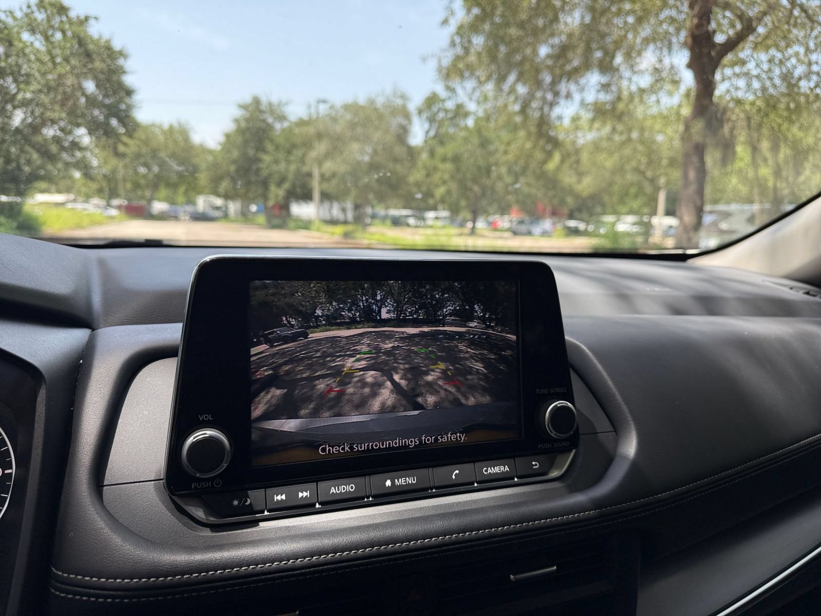 Used 2025 Nissan Rogue SV FWD image 18