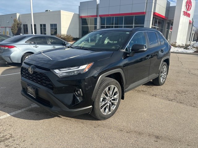 Used 2023 Toyota RAV4 XLE Premium image 19