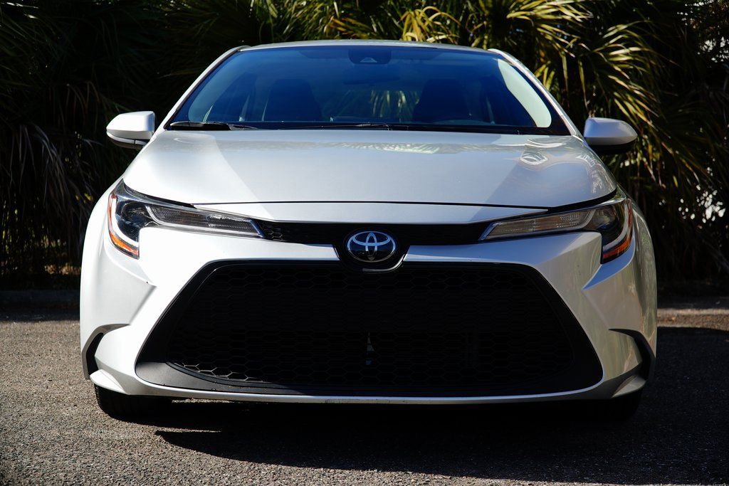 Used 2021 Toyota Corolla LE FWD image 3