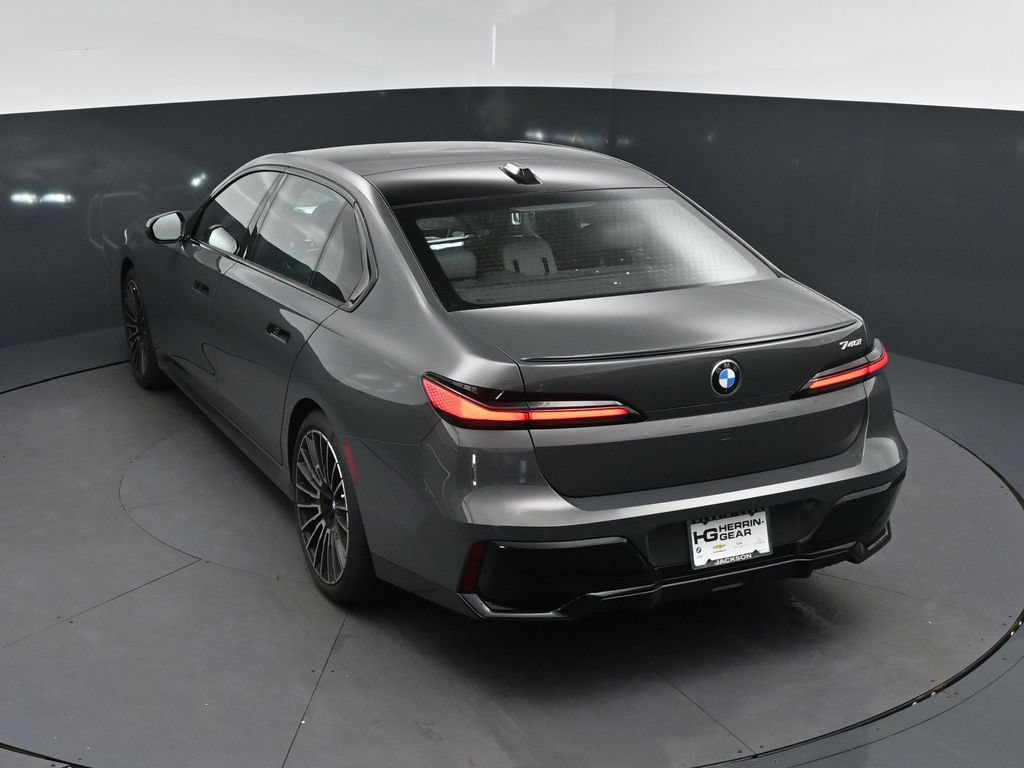 Certified 2026 BMW 740i w/ Executive Package RWD image 33