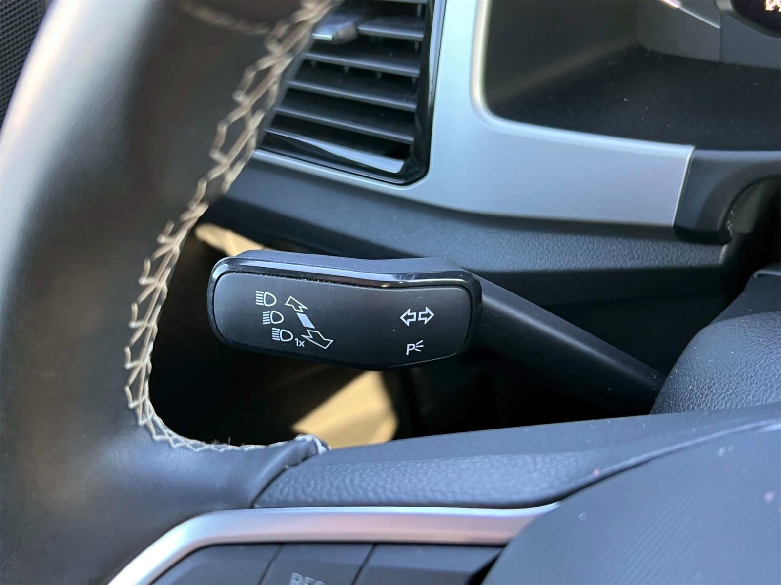 Used 2023 Volkswagen Atlas Cross Sport SE image 29