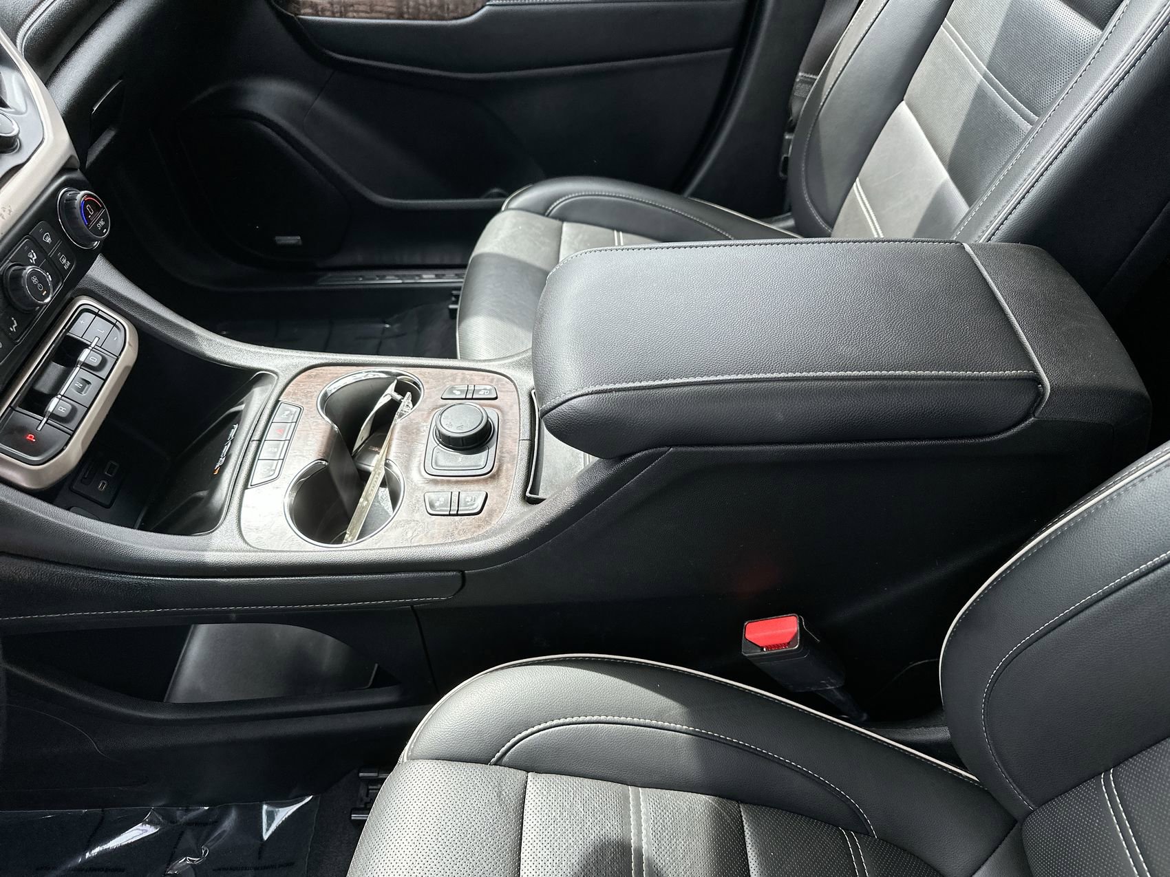Used 2023 GMC Acadia Denali FWD image 21