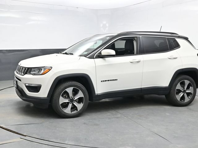 Used 2018 Jeep Compass Latitude w/ Popular Equipment Group AWD/4WD image 3
