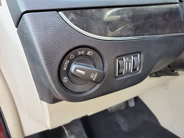 Used 2013 Chrysler Town & Country Touring FWD image 24