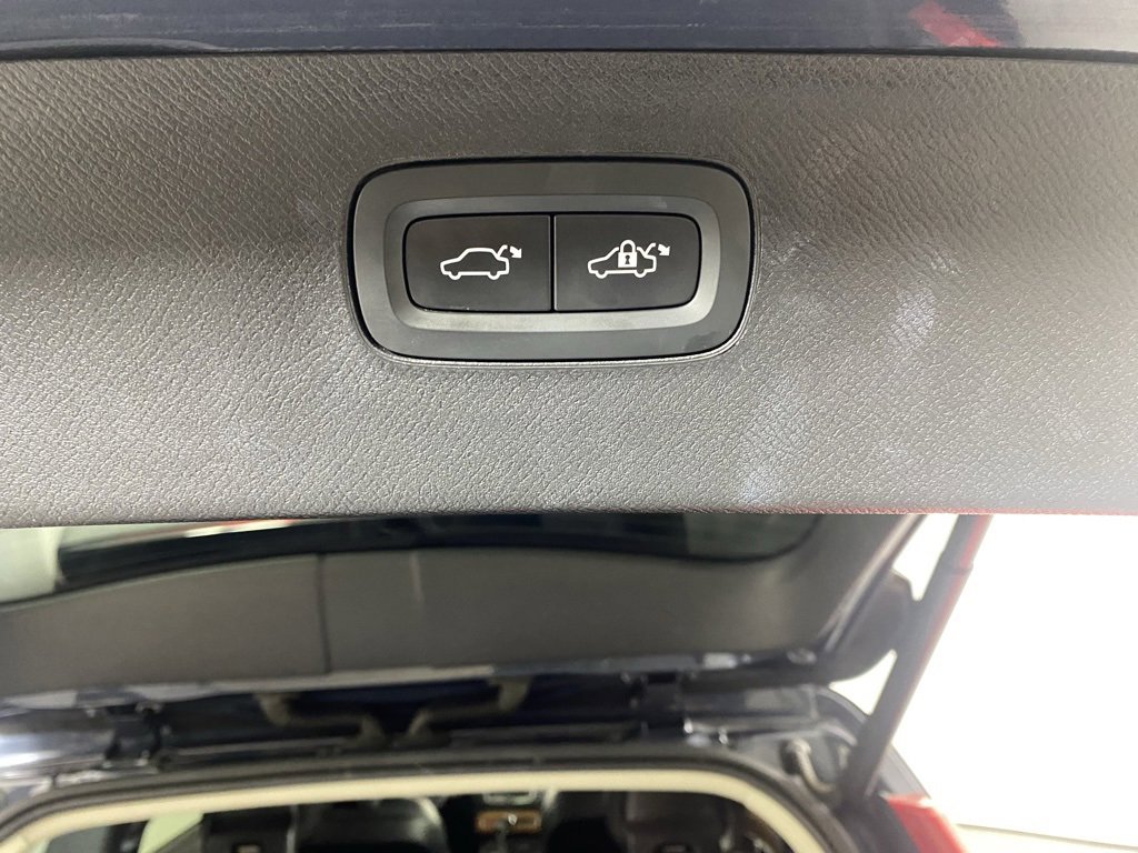 Used 2022 Volvo XC90 T6 Momentum w/ Advanced Package image 28