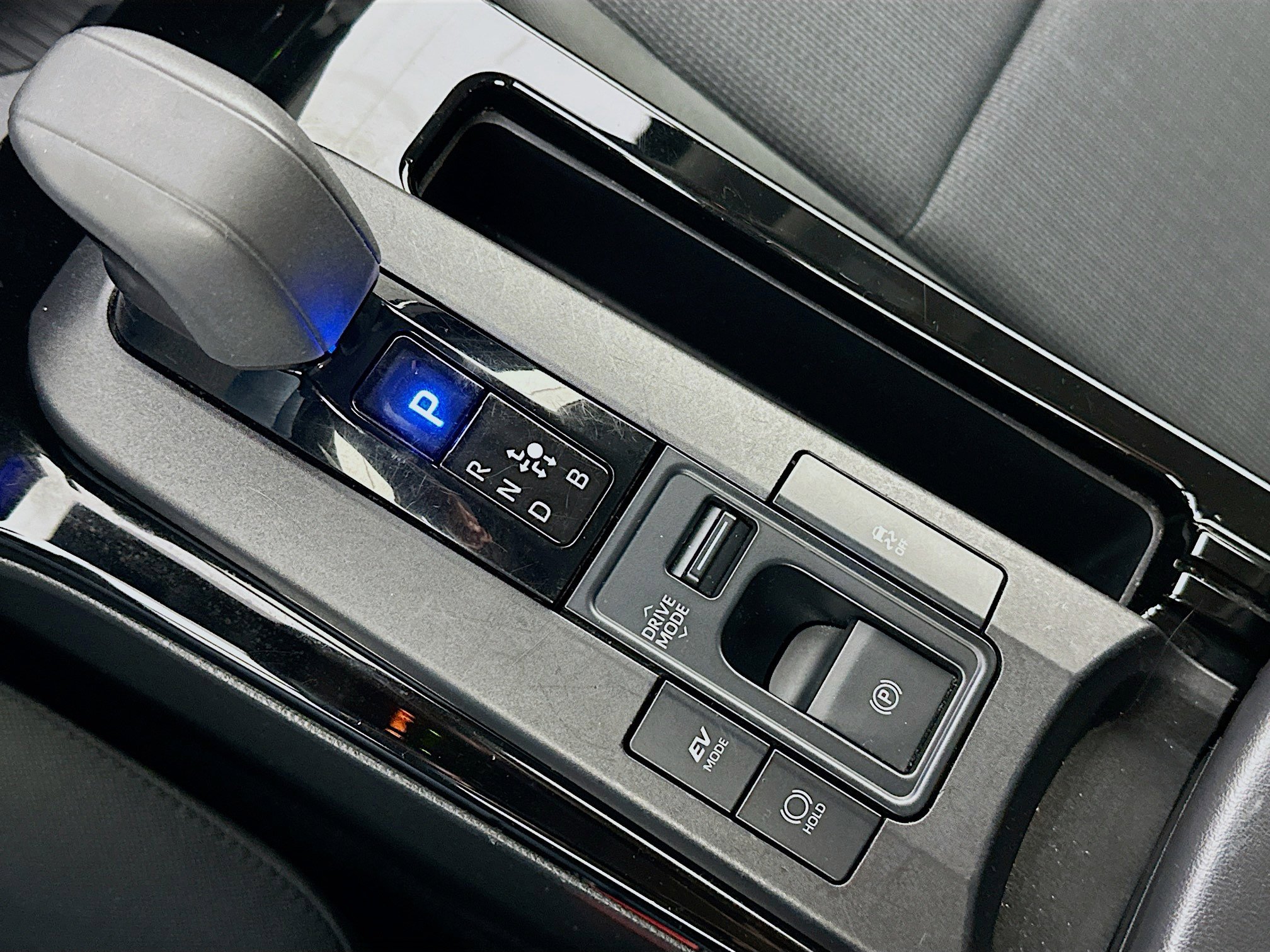 Used 2024 Toyota Prius LE FWD image 24