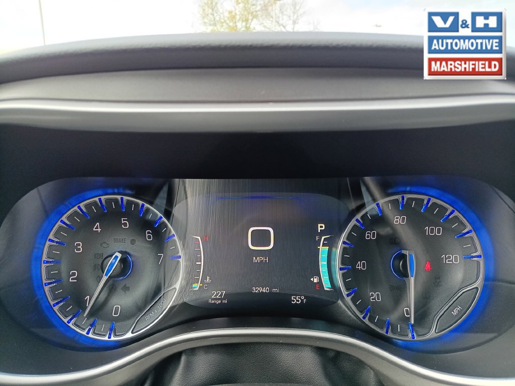 Used 2025 Chrysler Pacifica Select FWD image 7