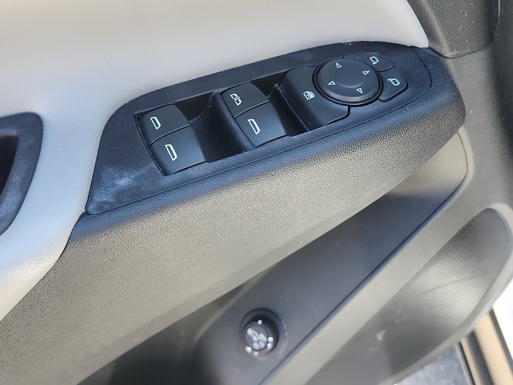 Used 2018 Chevrolet Equinox LT FWD image 15