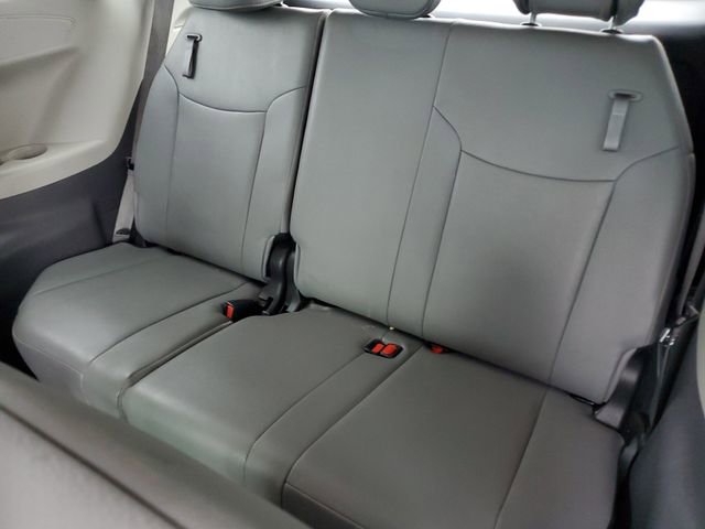 Used 2023 Toyota Sienna XLE image 28