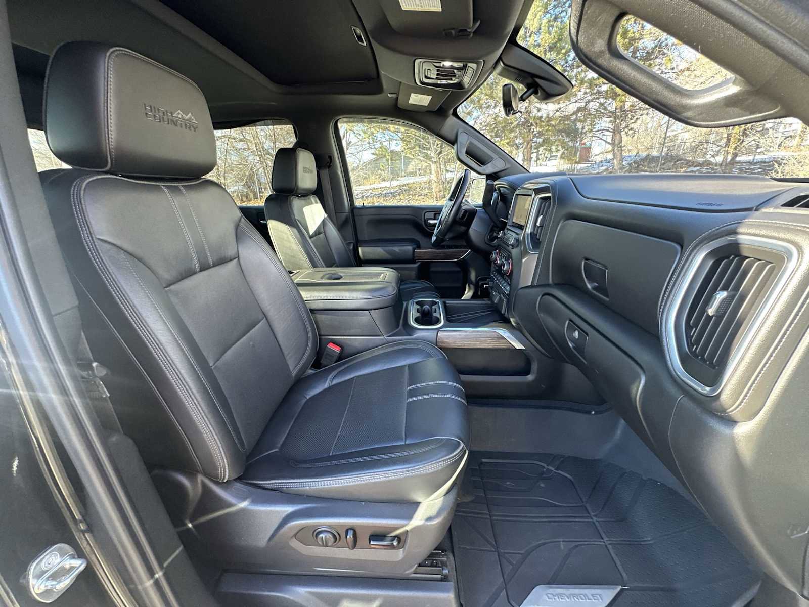 Used 2019 Chevrolet Silverado 1500 High Country w/ Technology Package AWD/4WD image 25