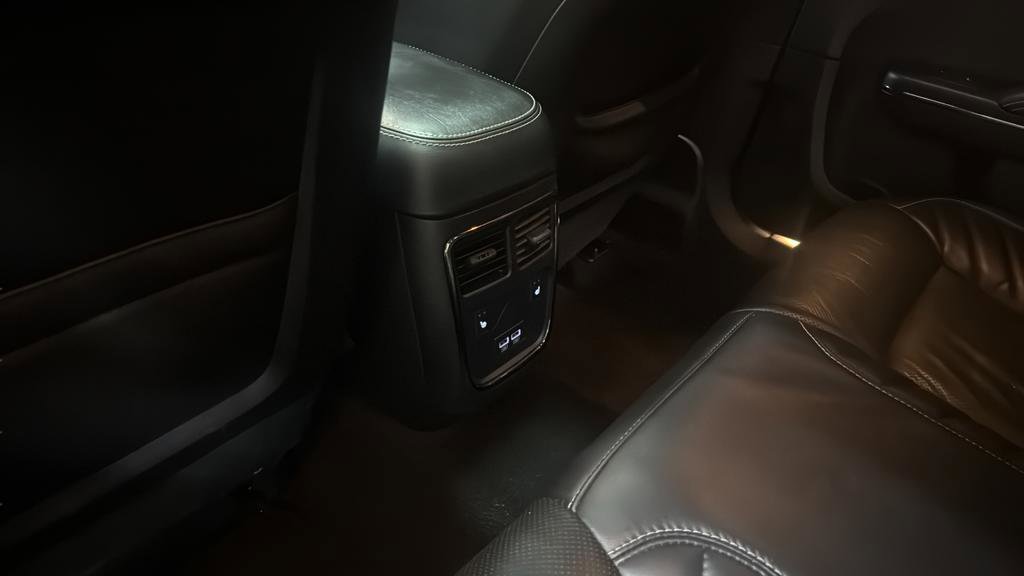 Used 2020 Dodge Charger SRT Hellcat w/ Carbon/Suede Interior Package RWD image 22
