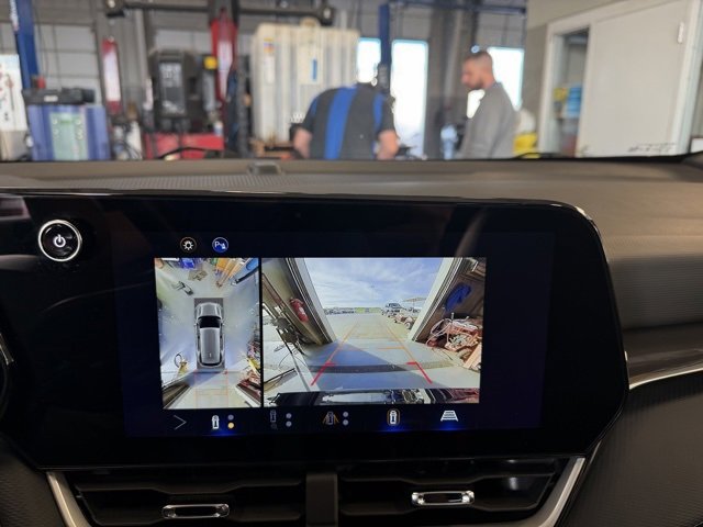 Used 2025 Chevrolet Equinox LT w/ Convenience Package II image 24