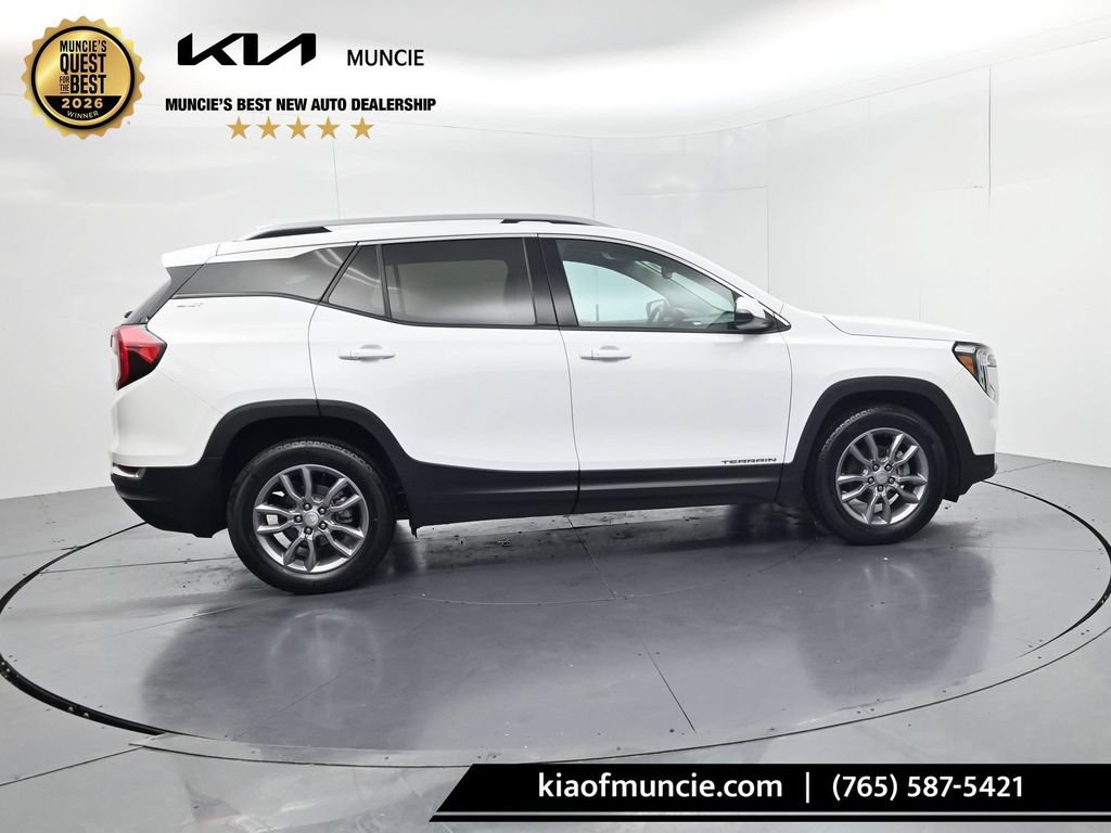 Used 2024 GMC Terrain SLT w/ Infotainment Package II FWD image 8