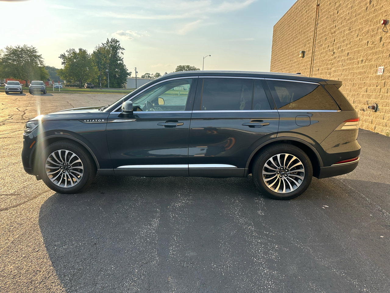 Used 2021 Lincoln Aviator Reserve w/ Equipment Group 201A image 2