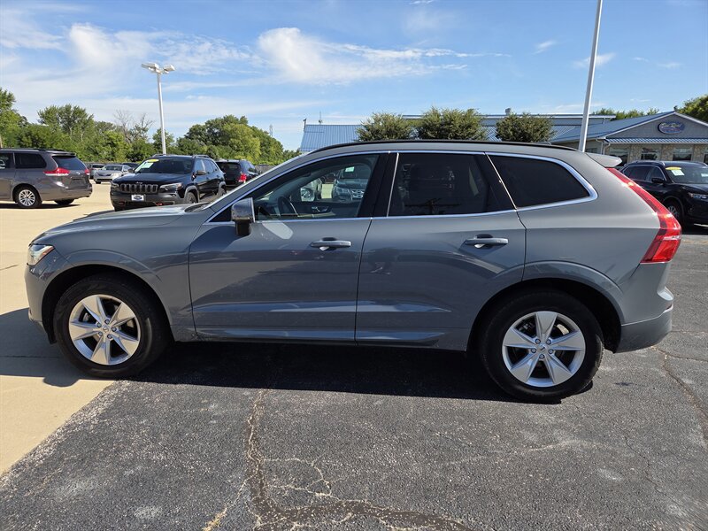 Used 2022 Volvo XC60 B5 Momentum AWD/4WD image 6