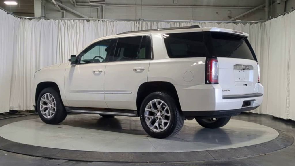 Used 2015 GMC Yukon SLT AWD/4WD image 8