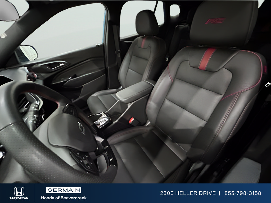 Used 2025 Chevrolet Trax RS w/ Sunroof Package FWD image 22