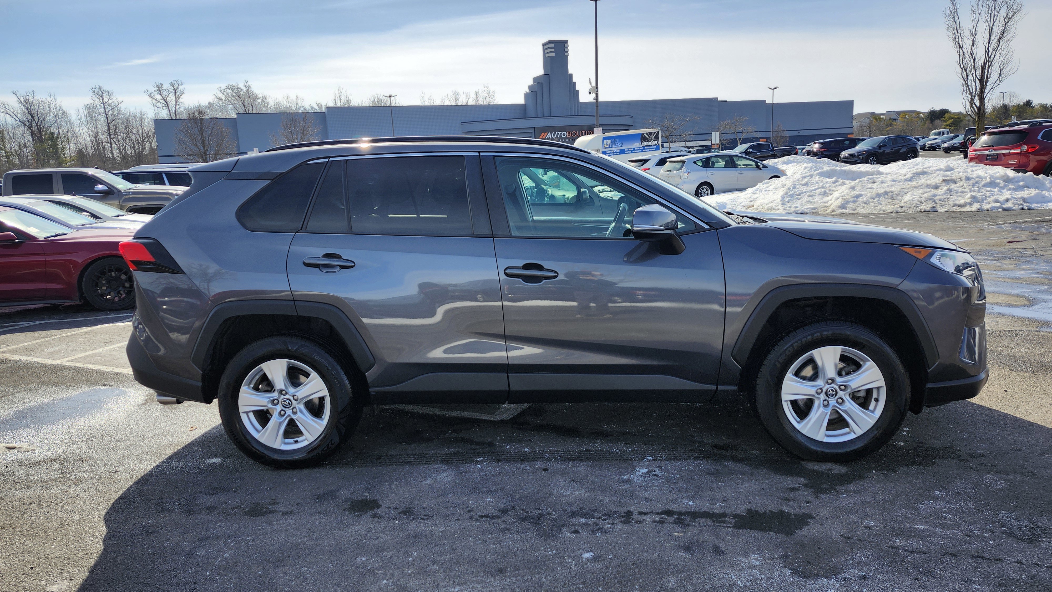 Used 2021 Toyota RAV4 XLE w/ Carpet Mat Package (TMS) image 16