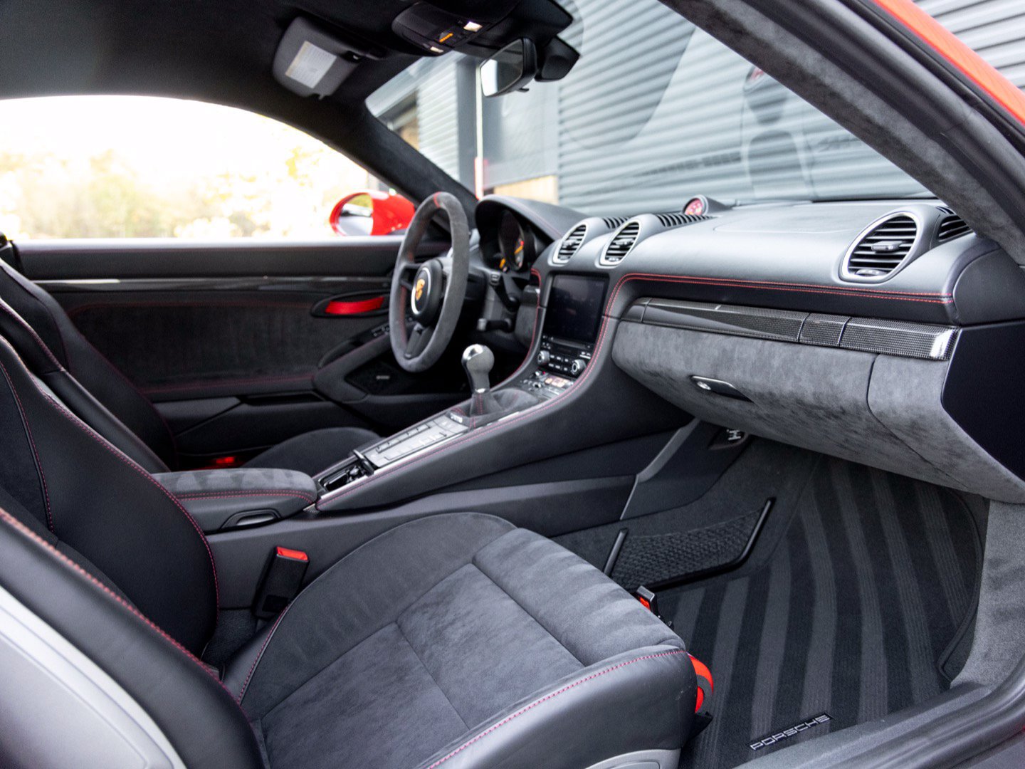 Certified 2020 Porsche 718 Cayman GT4 RWD image 27