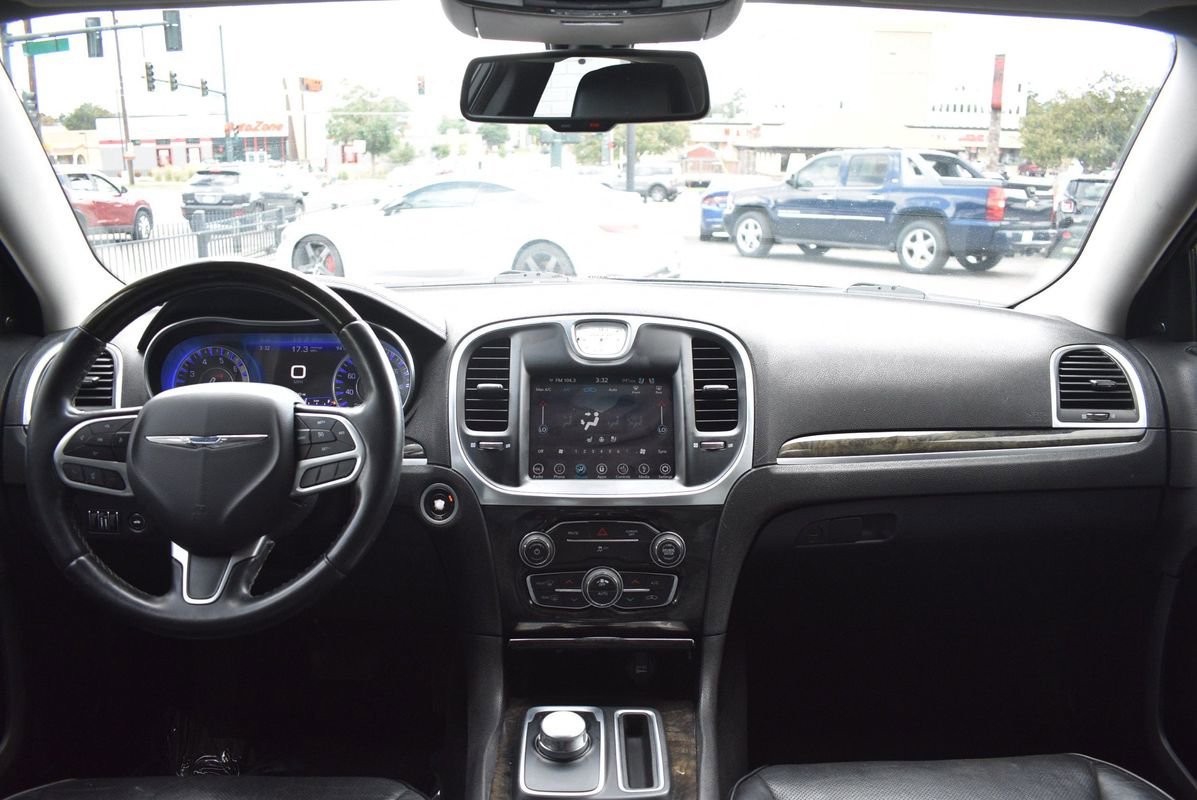 Used 2018 Chrysler 300 Limited image 11