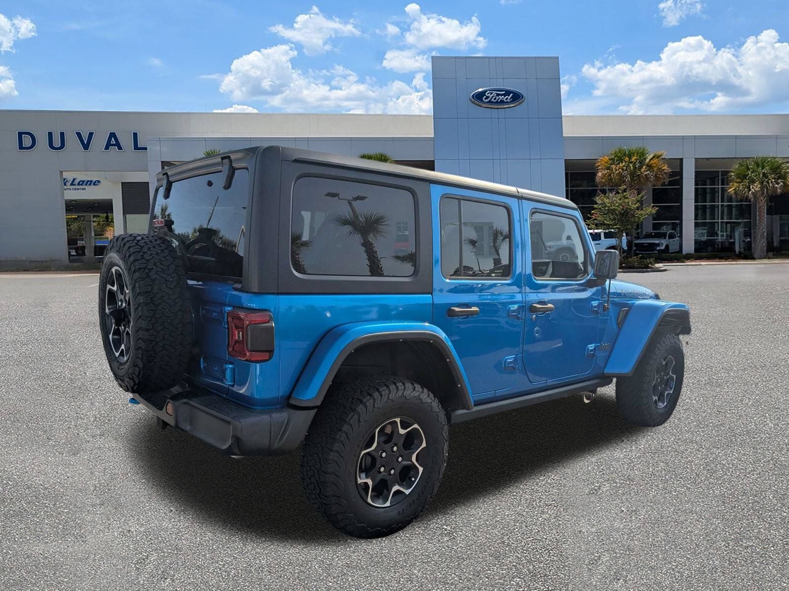 Used 2022 Jeep Wrangler Unlimited Rubicon 4xe AWD/4WD image 4