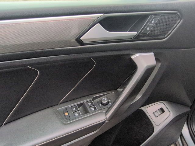 Used 2022 Volkswagen Tiguan SE R-Line image 13