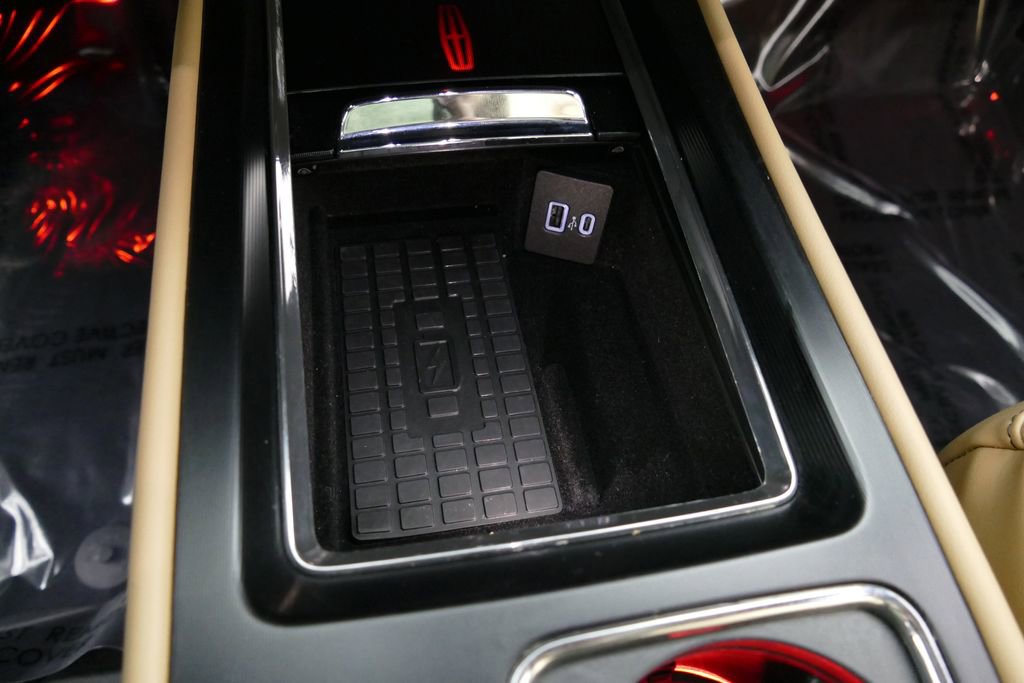 Used 2023 Lincoln Corsair Reserve w/ Equipment Group 201A image 12