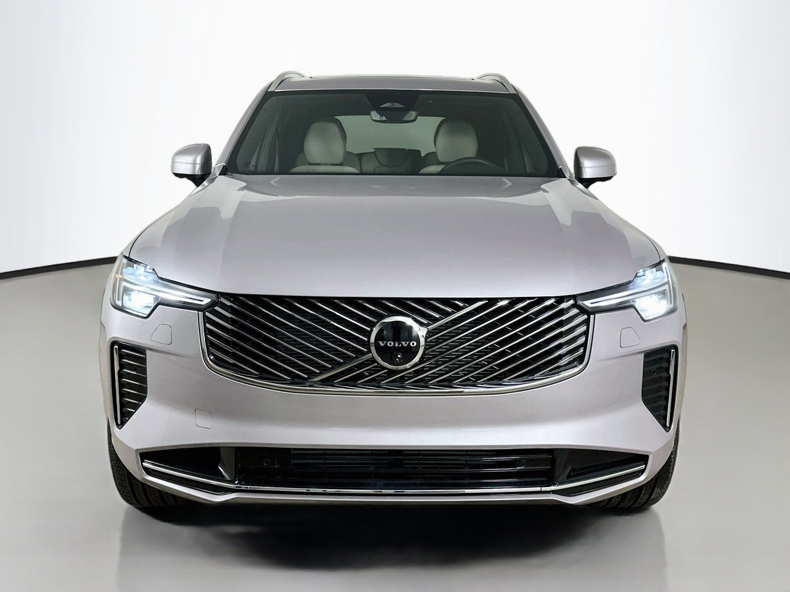 New 2026 Volvo XC90 T8 Plus w/ Protection Package Premier AWD/4WD image 2